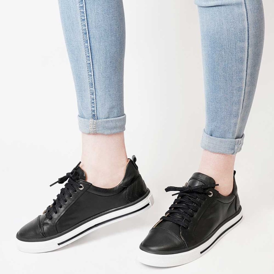 Flats Sala | Mini Sala Black Leather Sneakers