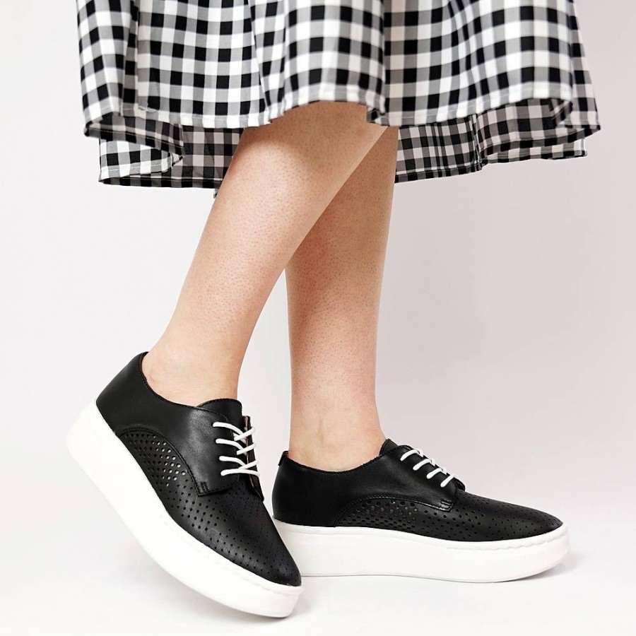 Flats Rollie | Derby City Punch Black