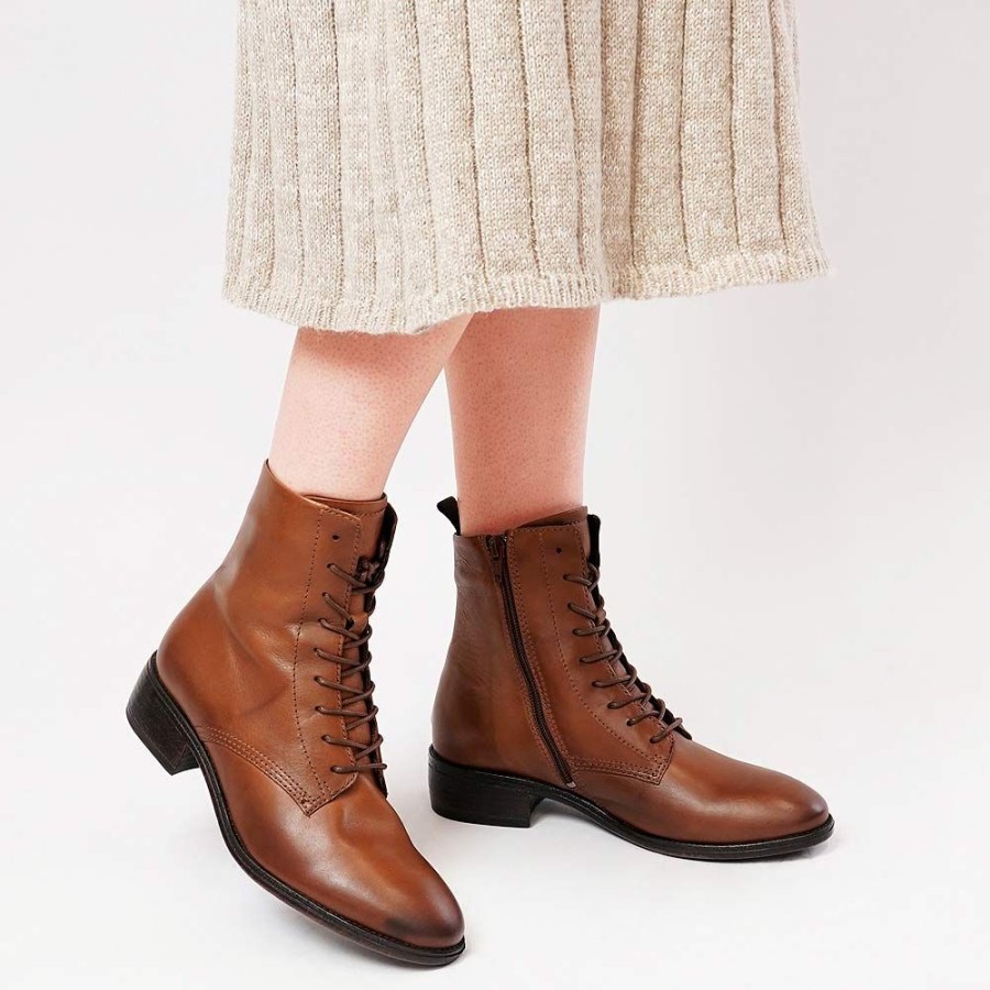 Boots EOS Shoes | Celia Brandy